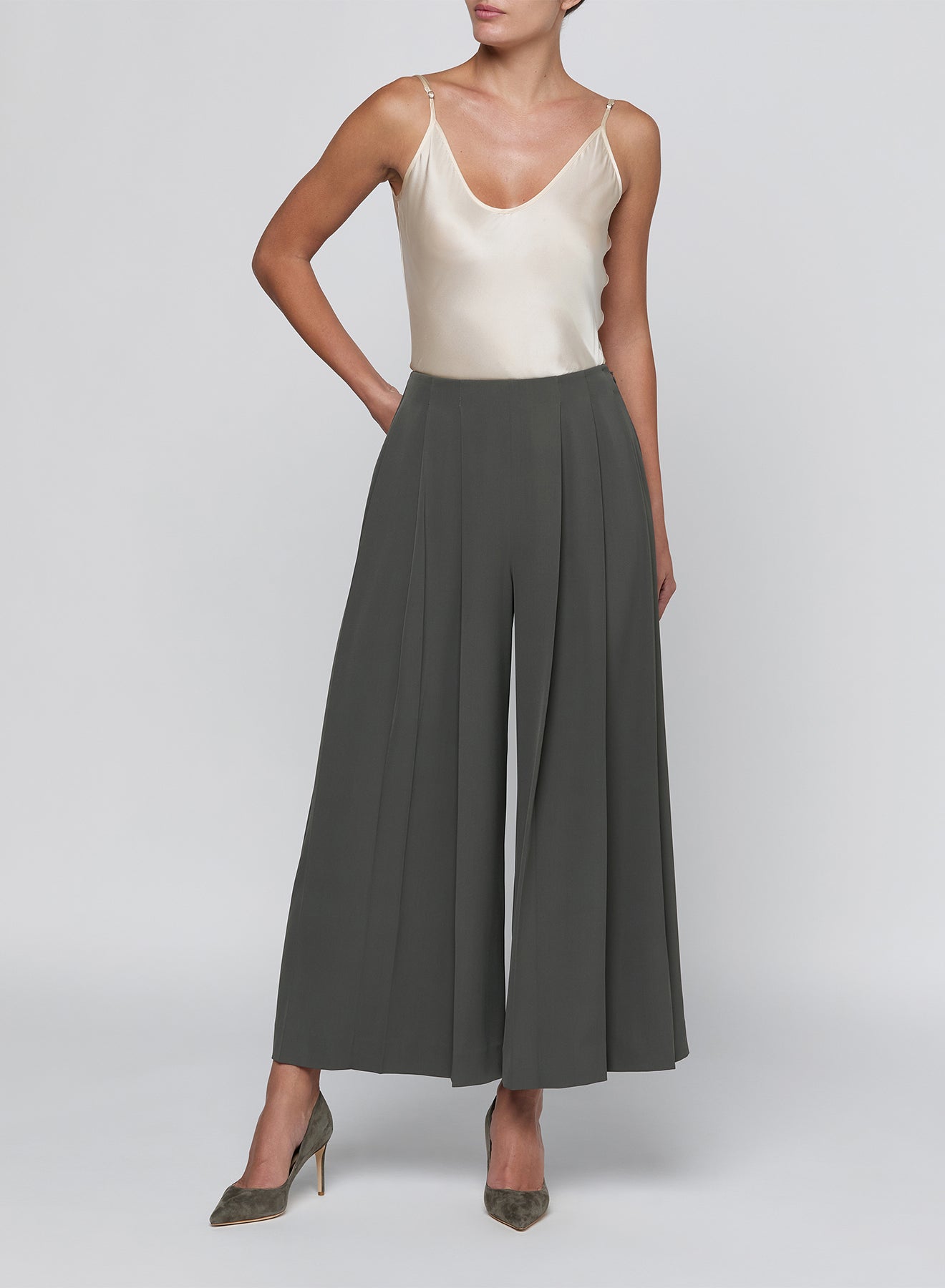 NOVALYNN CROP PLEATED PNT