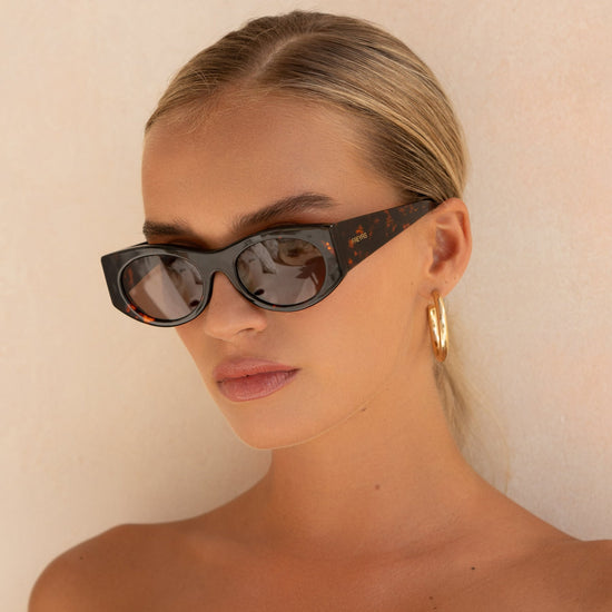 Layla Medium Oval Sunglasses - Brown Tortoise (PRE-SALE)